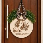 Egyedi Gravírozott Ajtódísz Személyre Szabható Szöveggel – Fodrászat / Szalon Motívummal